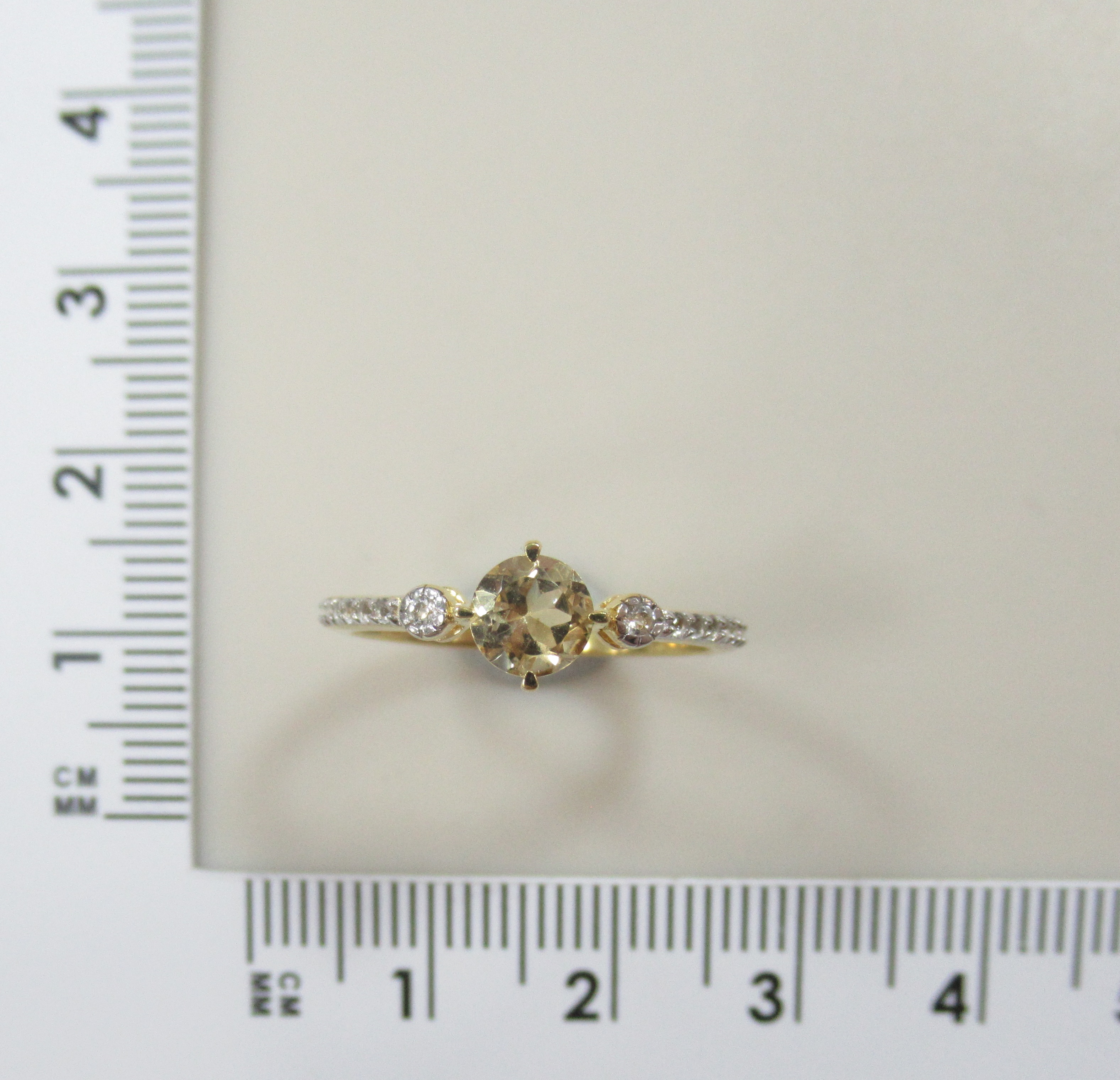 Серебряное кольцо с гелиодором